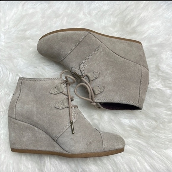 NWOT…Toms Lace Up Wedge Ankle Booties, - Picture 3 of 3